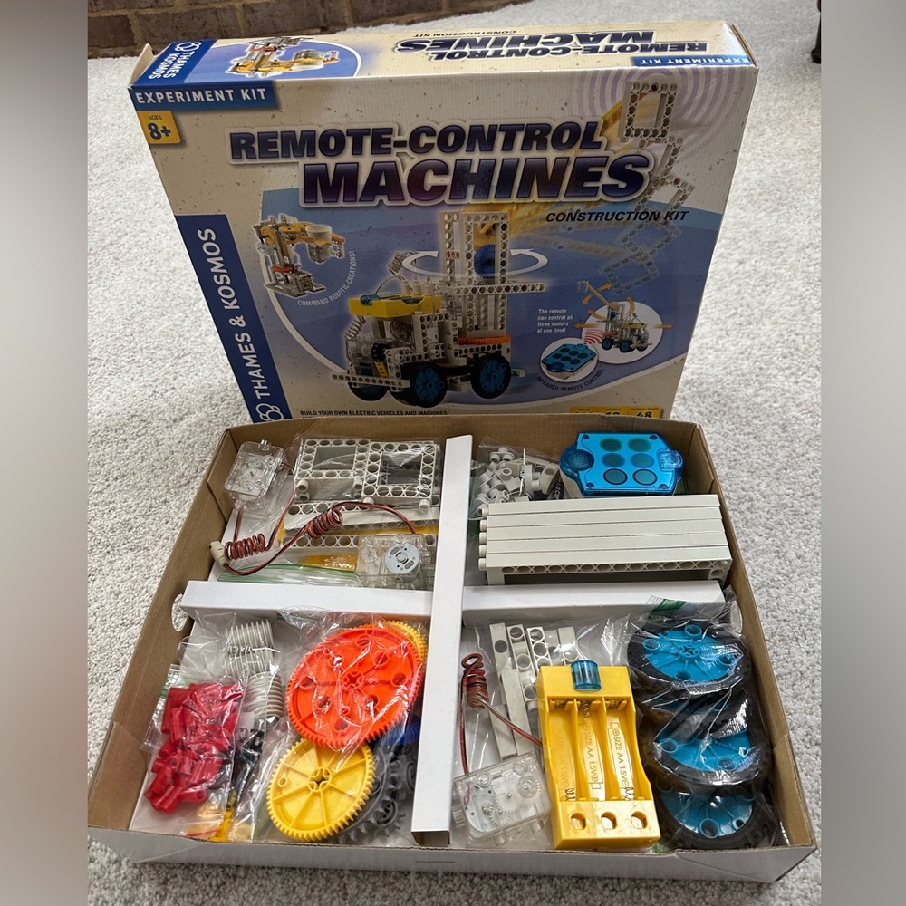 Thames & Kosmos Remote Control Machines Construction Kit